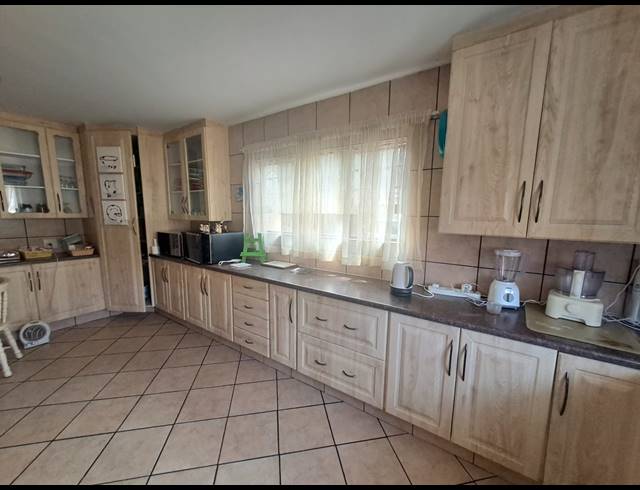 3 BEDROOM TOWNHOUSE TO LET IN ARCON PARK